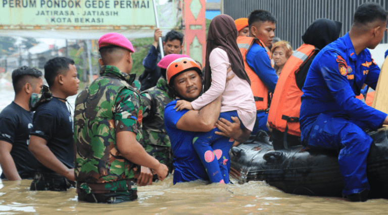 banjir masih merendam kawasan jatiasih bekasi