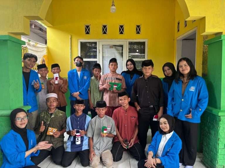 Foto tim PM Bersama anak-anak Asrama Yatim- Piatu & Dhuafa- Jalan Ki Hajar Dewantara- Cikarang Utara