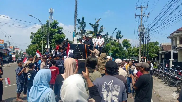 Aksi Damai Forum RTRW Kota Sukabumi
